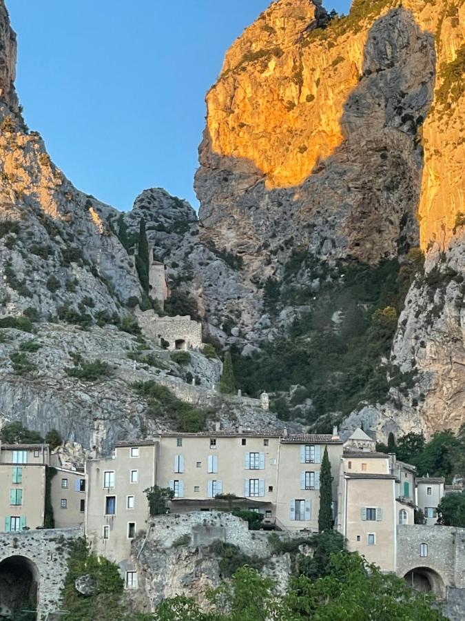 Hotel Particulier Des Lumieres Moustiers-Sainte-Marie Εξωτερικό φωτογραφία